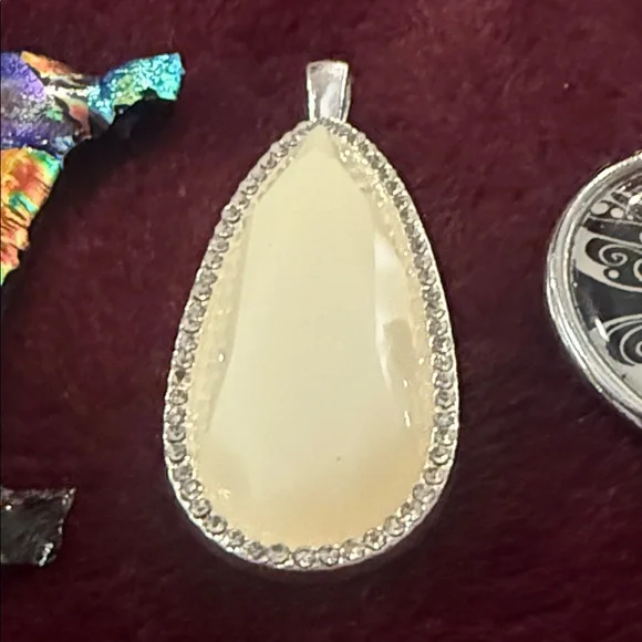 Colorful Pendant Set - Picture 5 of 7